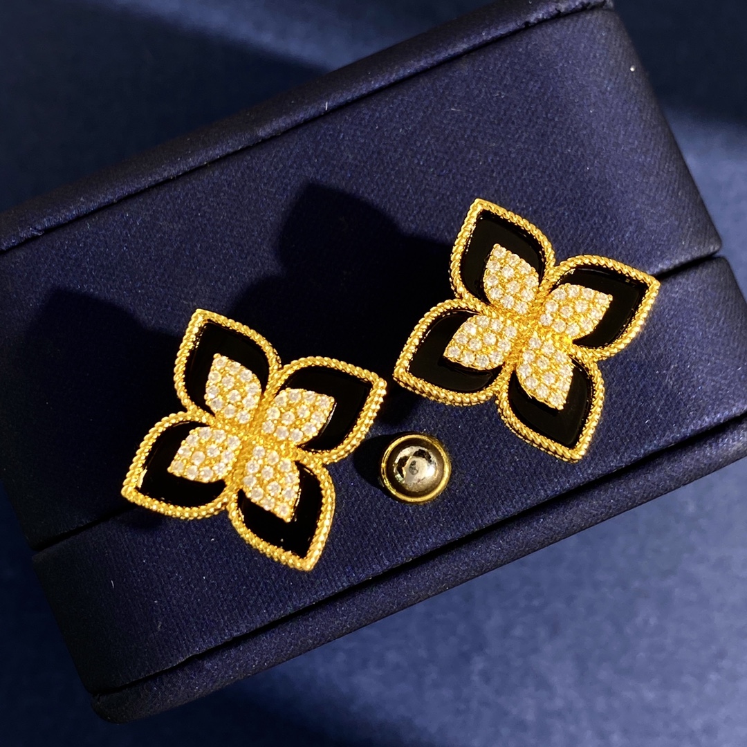 Orecchini Van Cleef Arpels Constantin Four Leaf Flower Oro giallo con pavé di diamanti trasparenti disponibili con inserti in madreperla malachite o onice diametro 15 mm