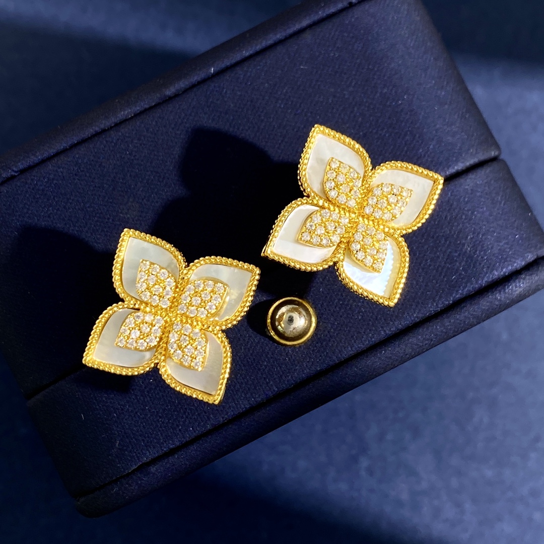 Orecchini Van Cleef Arpels Constantin Four Leaf Flower Oro giallo con pavé di diamanti trasparenti disponibili con inserti in madreperla malachite o onice diametro 15 mm