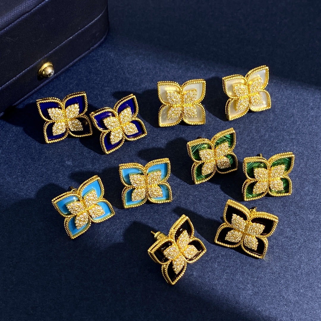 Orecchini Van Cleef Arpels Constantin Four Leaf Flower Oro giallo con pavé di diamanti trasparenti disponibili con inserti in madreperla malachite o onice diametro 15 mm