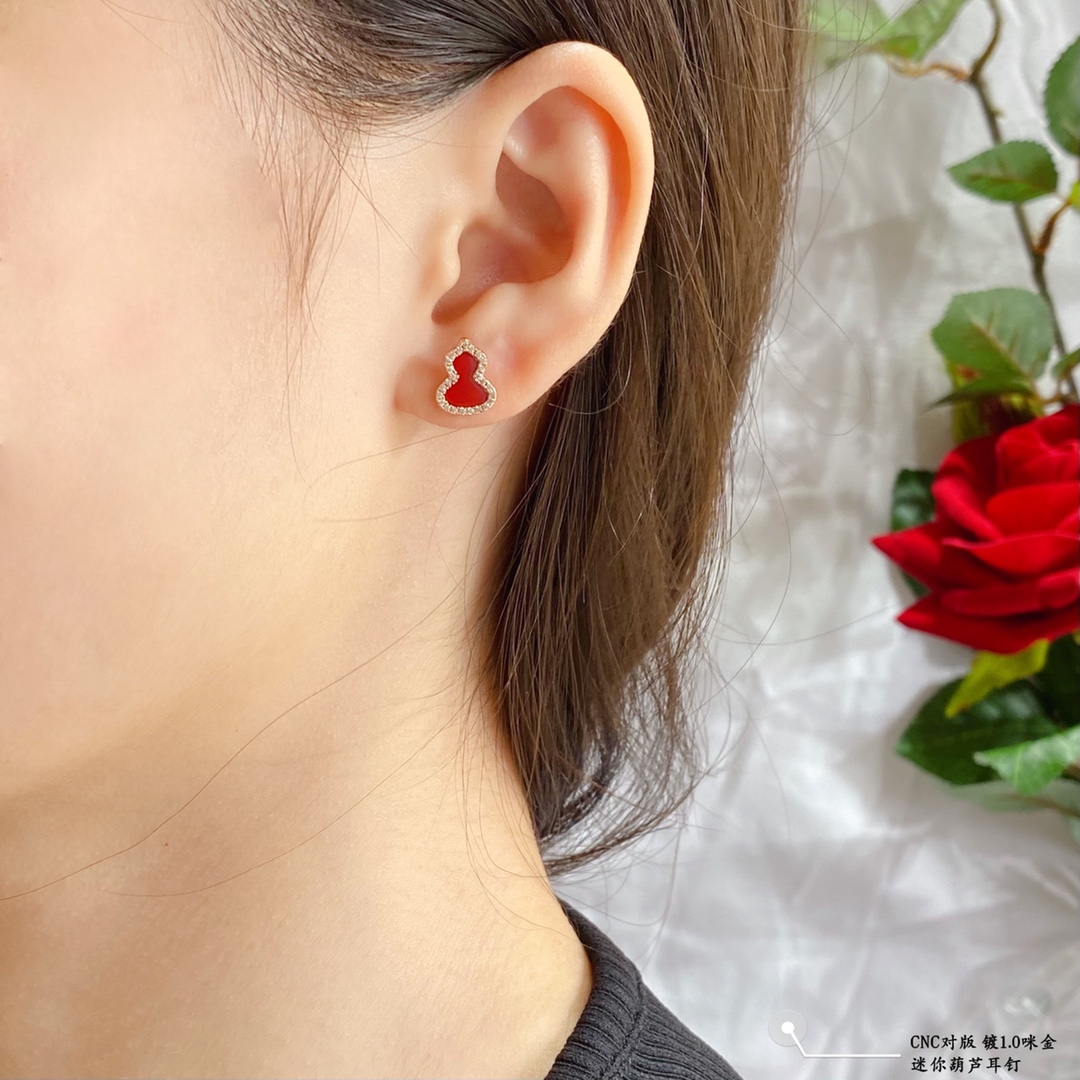 Qeelin Wulu Mini Gourd earrings gold-plated gold metal with clear diamond accents available with green malachite white mother-of-pearl or red agate inlay mini stud