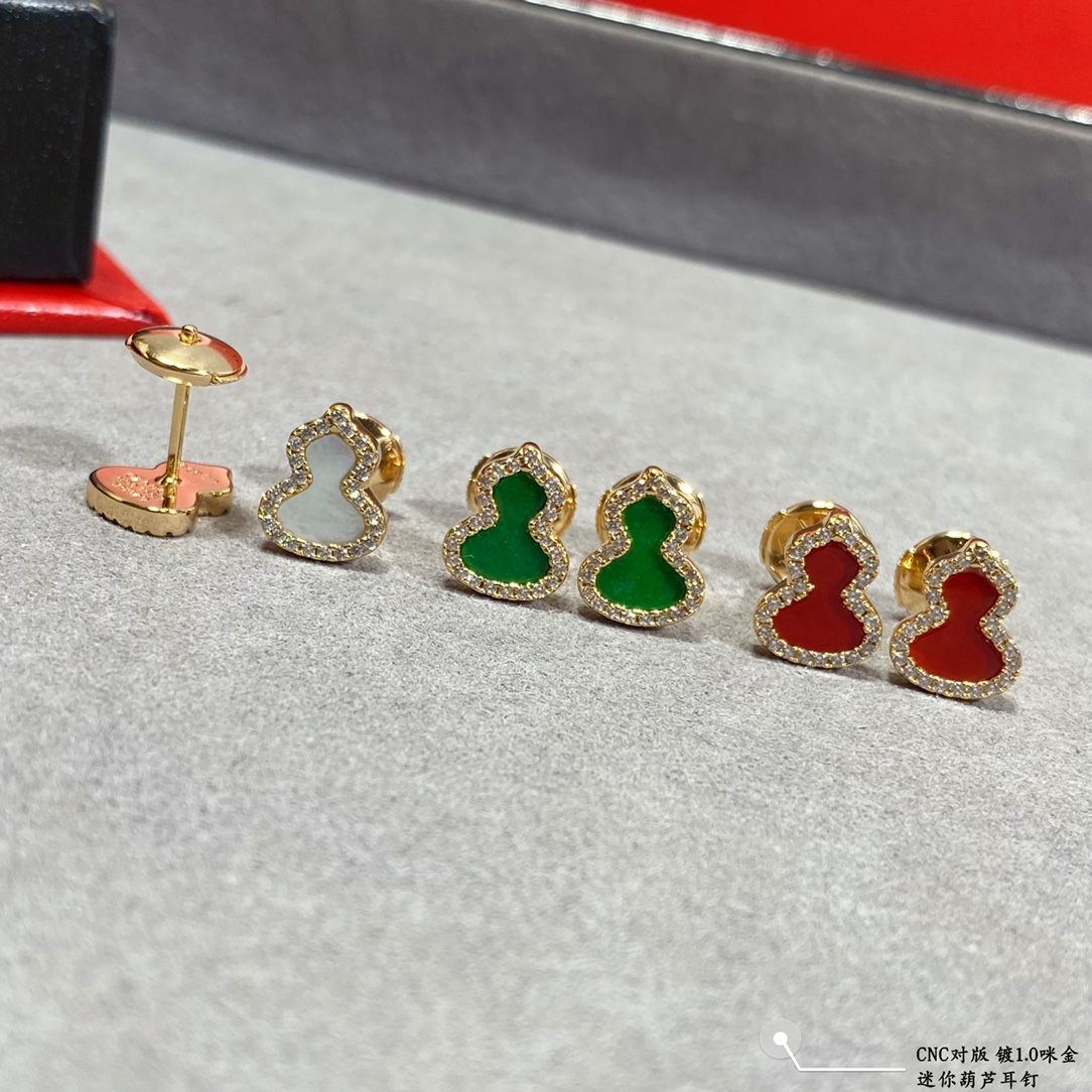 Qeelin Wulu Mini Gourd earrings gold-plated gold metal with clear diamond accents available with green malachite white mother-of-pearl or red agate inlay mini stud