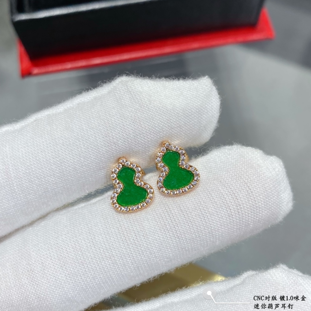 Qeelin Wulu Mini Gourd earrings gold-plated gold metal with clear diamond accents available with green malachite white mother-of-pearl or red agate inlay mini stud