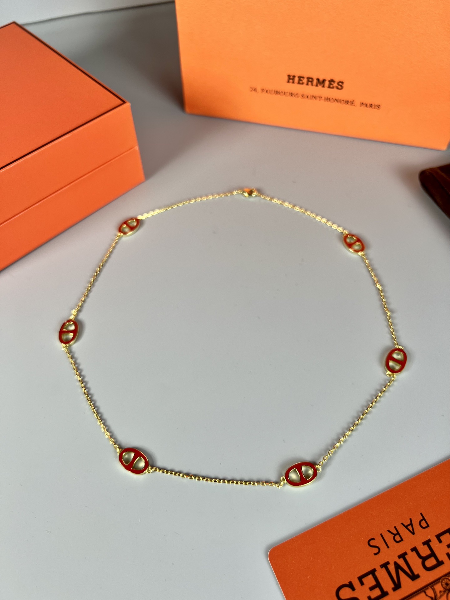 Collana Hermes Farandole in metallo dorato con smalto rosso 40 cm