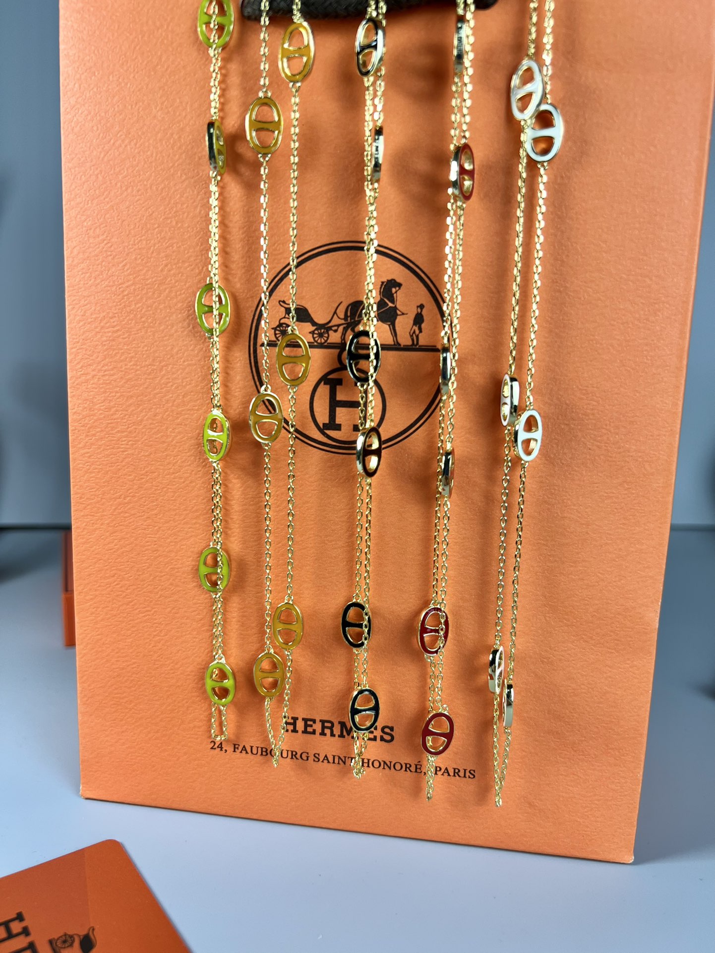 Collana Hermes Farandole in metallo dorato con smalto rosso 40 cm