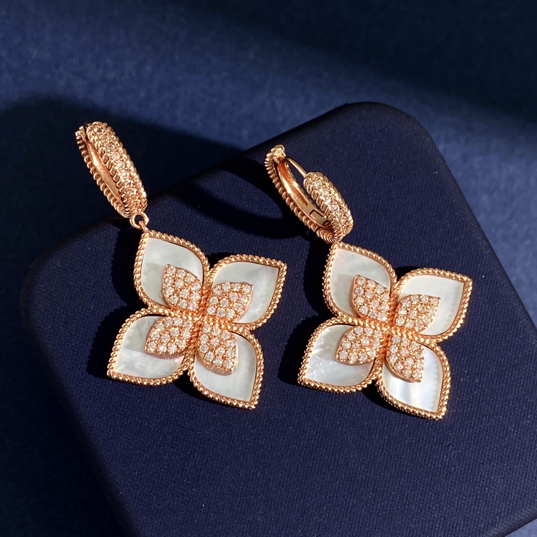 Roberto Coin Love in Verona Orecchini fiore oro rosa 18 carati con pavé di diamanti varianti disponibili blu royal lapislazzuli verde malachite madreperla bianca lunghezza goccia 2 5 cm