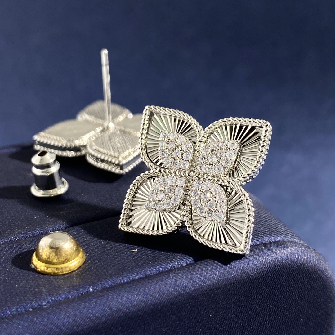 Boucles d'oreilles Van Cleef Arpels Vintage Alhambra Or jaune 18 carats avec accents de diamants clairs Or blanc 18 carats avec accents de diamants clairs 15 mm