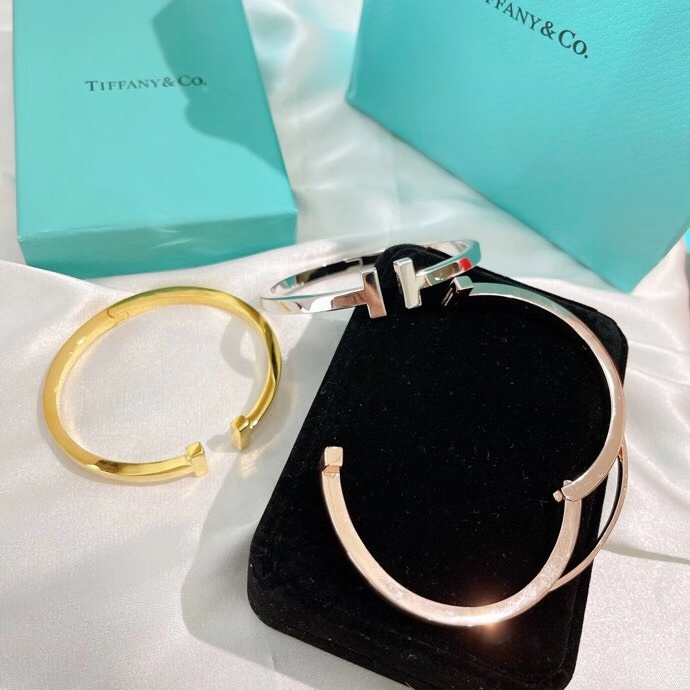 Tiffany Co Tiffany T bracelet 18k yellow gold 18k rose gold sterling silver no gemstones 17cm inner circumference