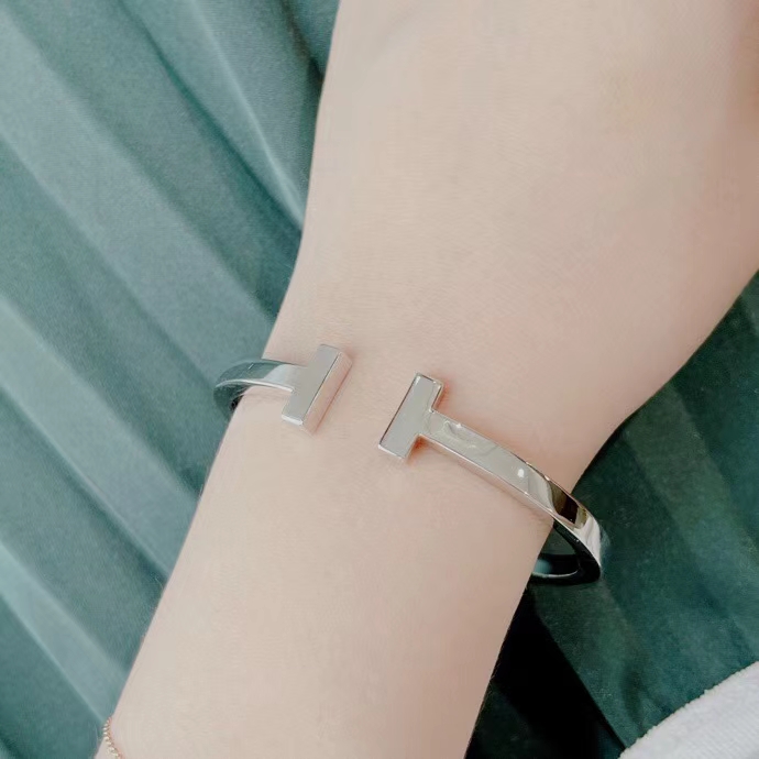 Tiffany Co Tiffany T bracelet 18k yellow gold 18k rose gold sterling silver no gemstones 17cm inner circumference