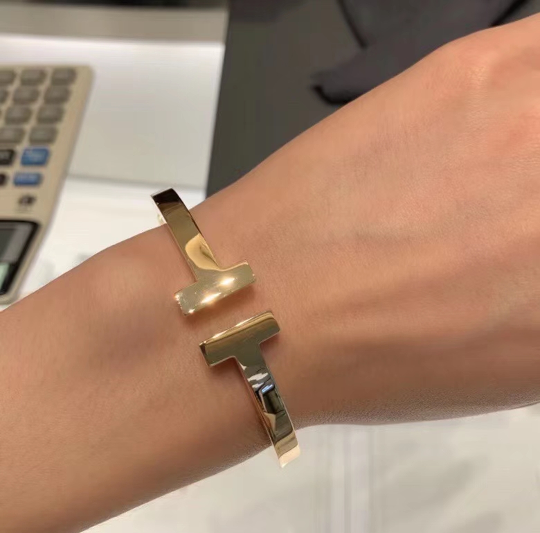 Tiffany Co Tiffany T bracelet 18k yellow gold 18k rose gold sterling silver no gemstones 17cm inner circumference
