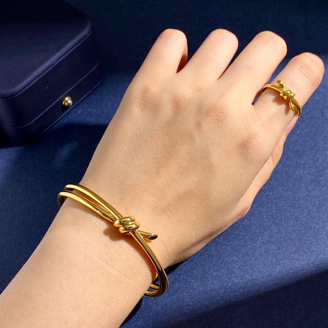 Tiffany Knot bracelet polished yellow gold polished silver-toned metal no gemstones 17cm inner circumference