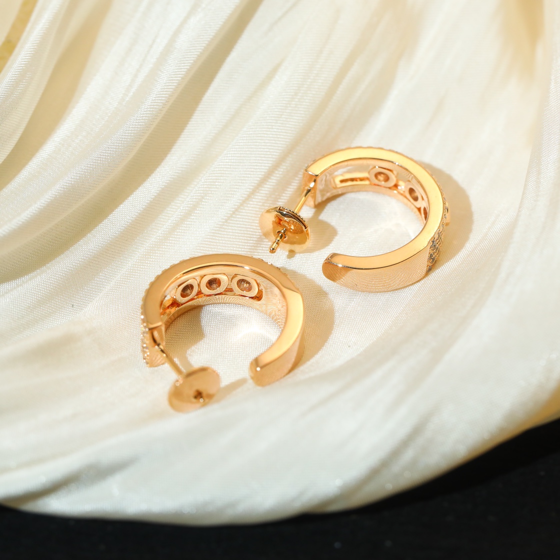 Messika Move Uno earrings 18k rose gold with clear diamonds 15mm hoop diameter