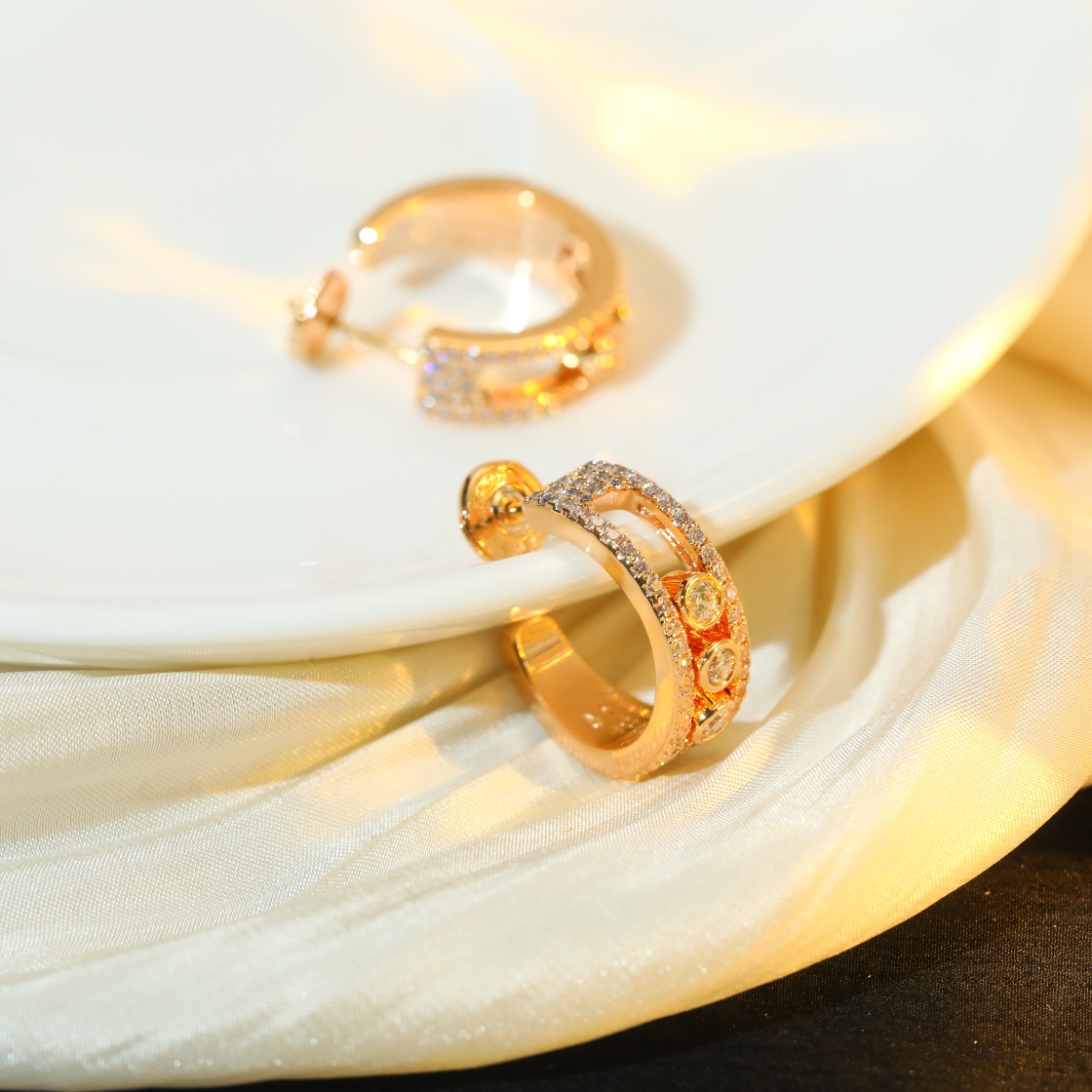 Messika Move Uno earrings 18k rose gold with clear diamonds 15mm hoop diameter