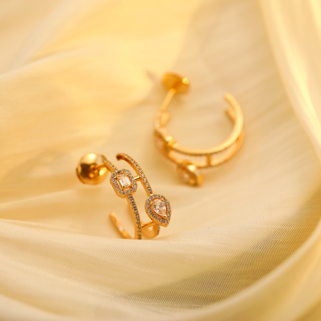 Messika My Twin earrings 18k white gold with clear diamonds 12mm hoop diameter