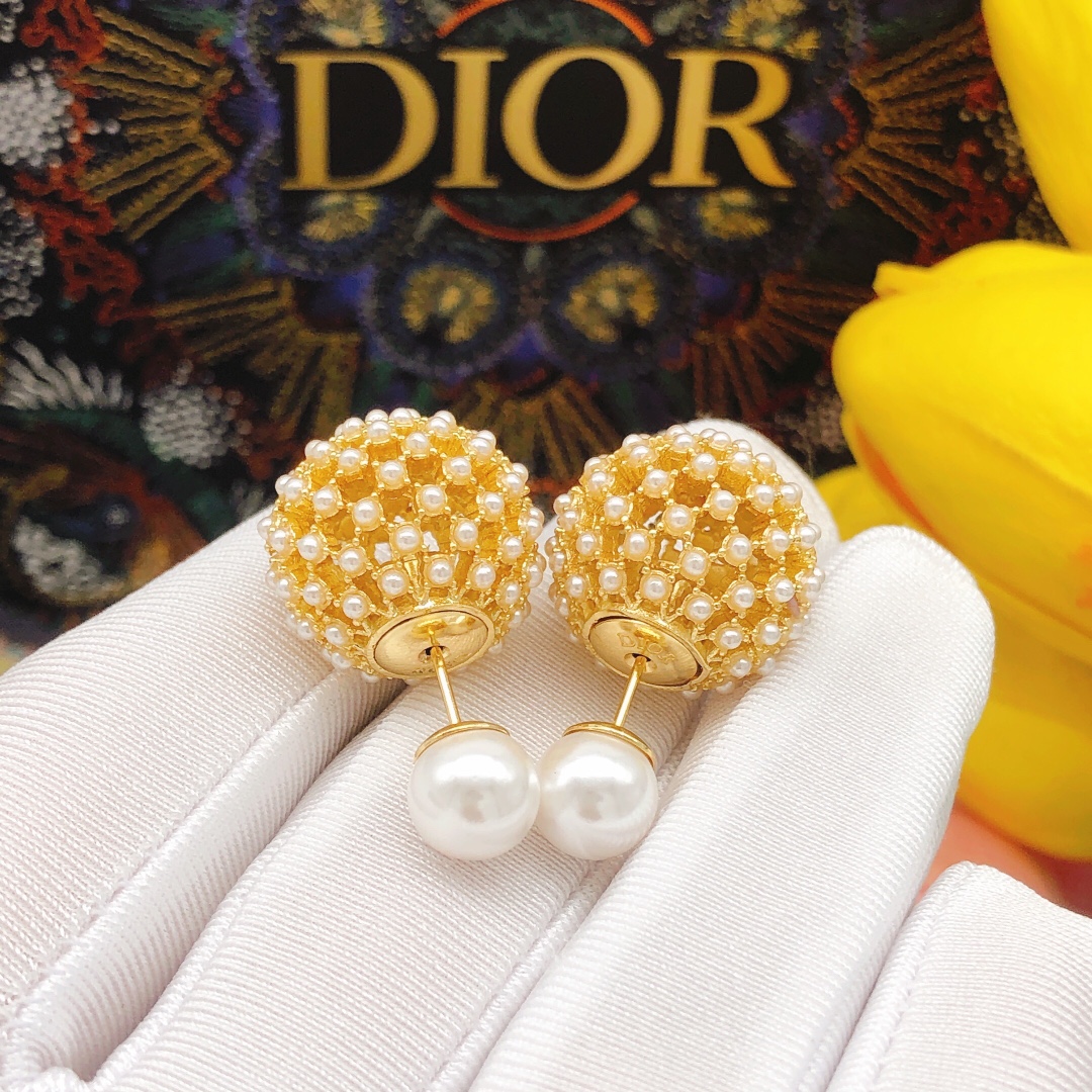 Dior Tribales Pearl Sphere Earrings earrings Gold-tone metal with white pearls One Size post length 1cm front pearl 8mm rear sphere 16mm