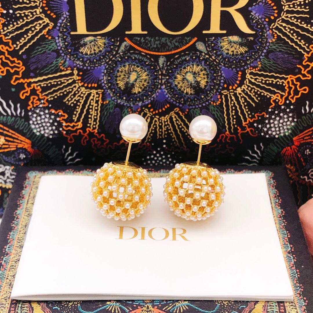 Dior Tribales Pearl Sphere Earrings earrings Gold-tone metal with white pearls One Size post length 1cm front pearl 8mm rear sphere 16mm