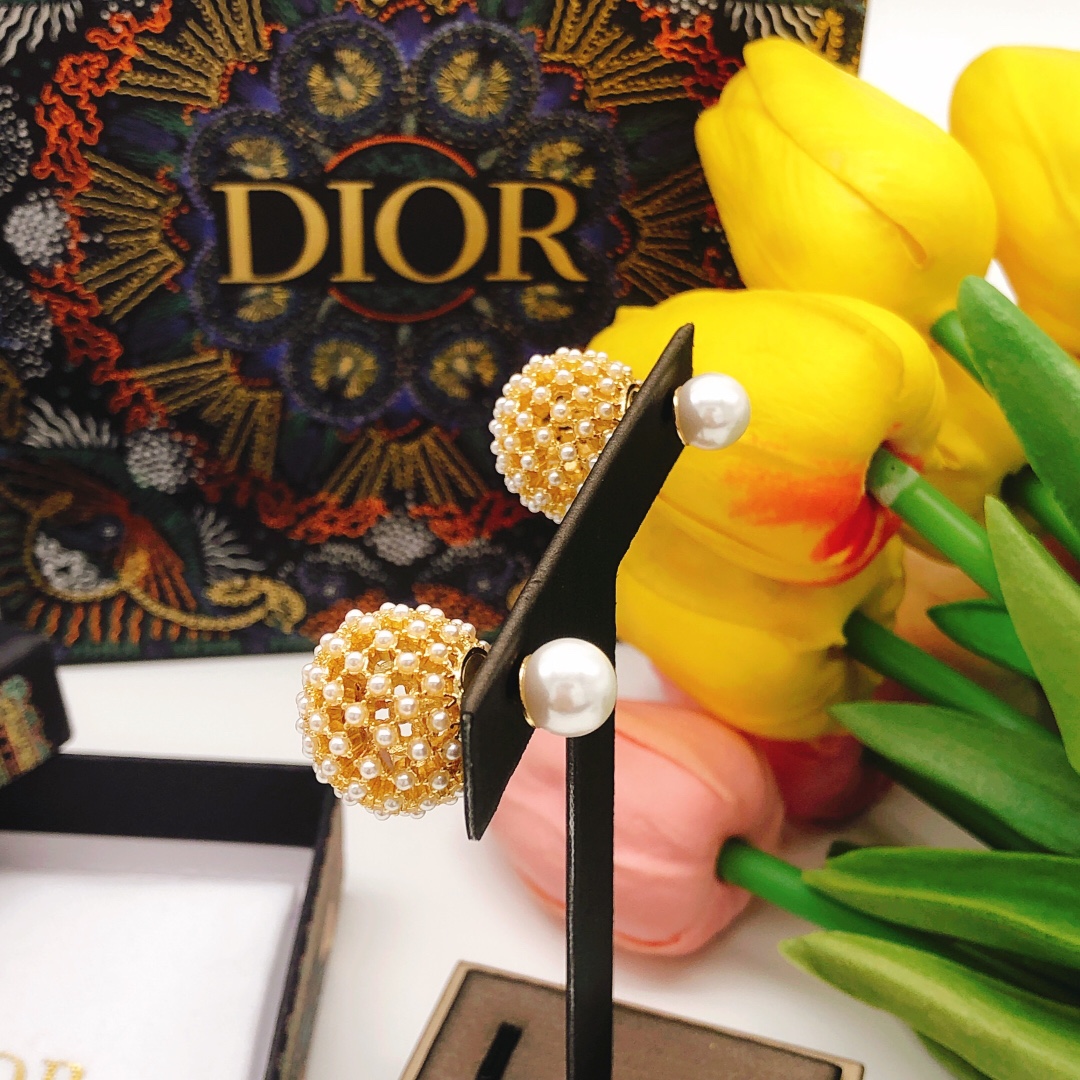 Dior Tribales Pearl Sphere Earrings earrings Gold-tone metal with white pearls One Size post length 1cm front pearl 8mm rear sphere 16mm