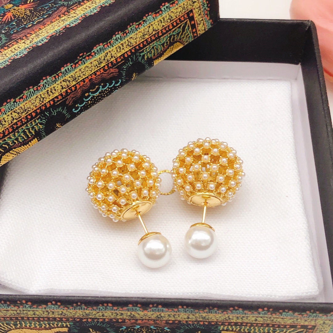 Dior Tribales Pearl Sphere Earrings earrings Gold-tone metal with white pearls One Size post length 1cm front pearl 8mm rear sphere 16mm