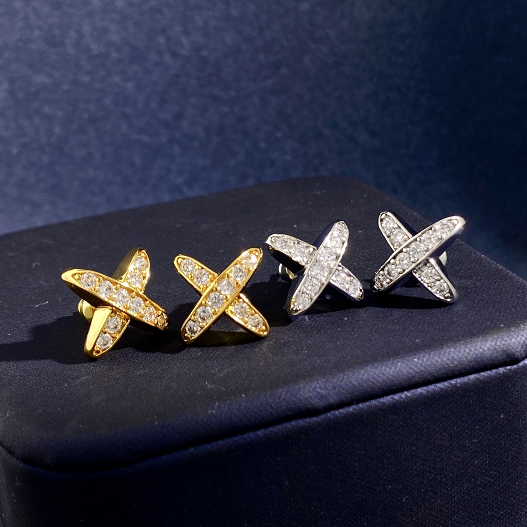 Chaumet Jeux de Liens earrings 18k yellow gold with clear round brilliant diamonds 10mm stud diameter
