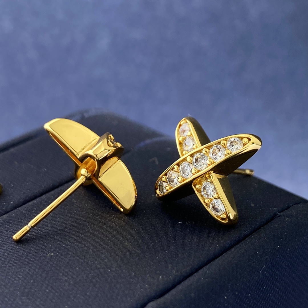 Chaumet Jeux de Liens earrings 18k yellow gold with clear round brilliant diamonds 10mm stud diameter