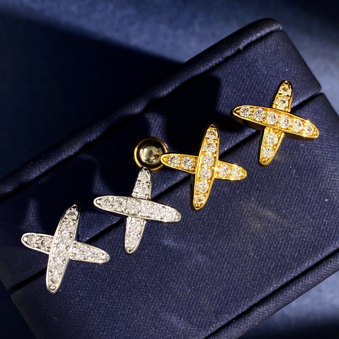 Chaumet Jeux de Liens earrings 18k yellow gold with clear round brilliant diamonds 10mm stud diameter
