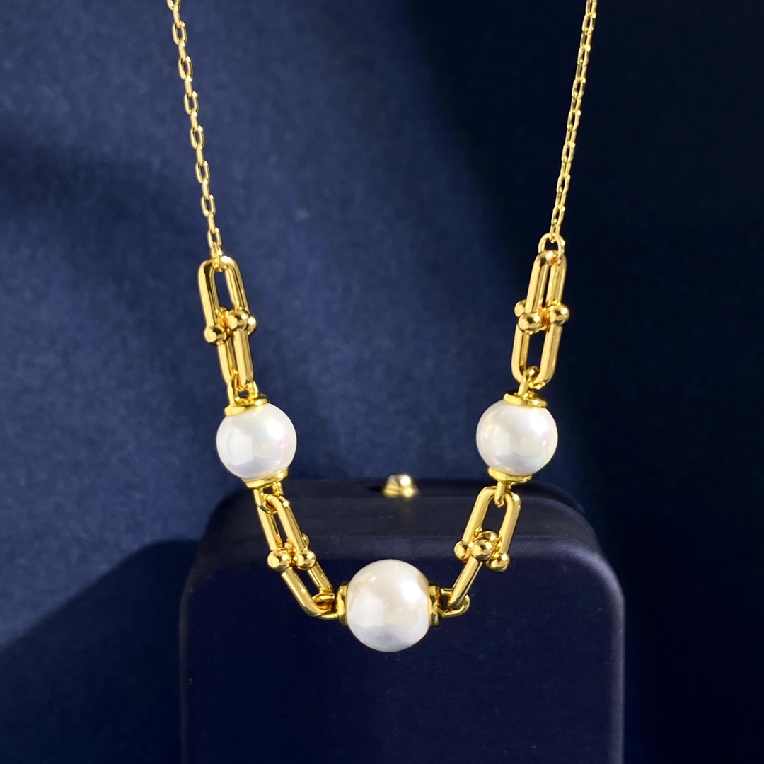 Tiffany HardWear Pearl Link Necklace necklace Gold-toned metal with white freshwater pearls also available in silver-toned metal with white freshwater pearls 18 inches with 2 inch extender