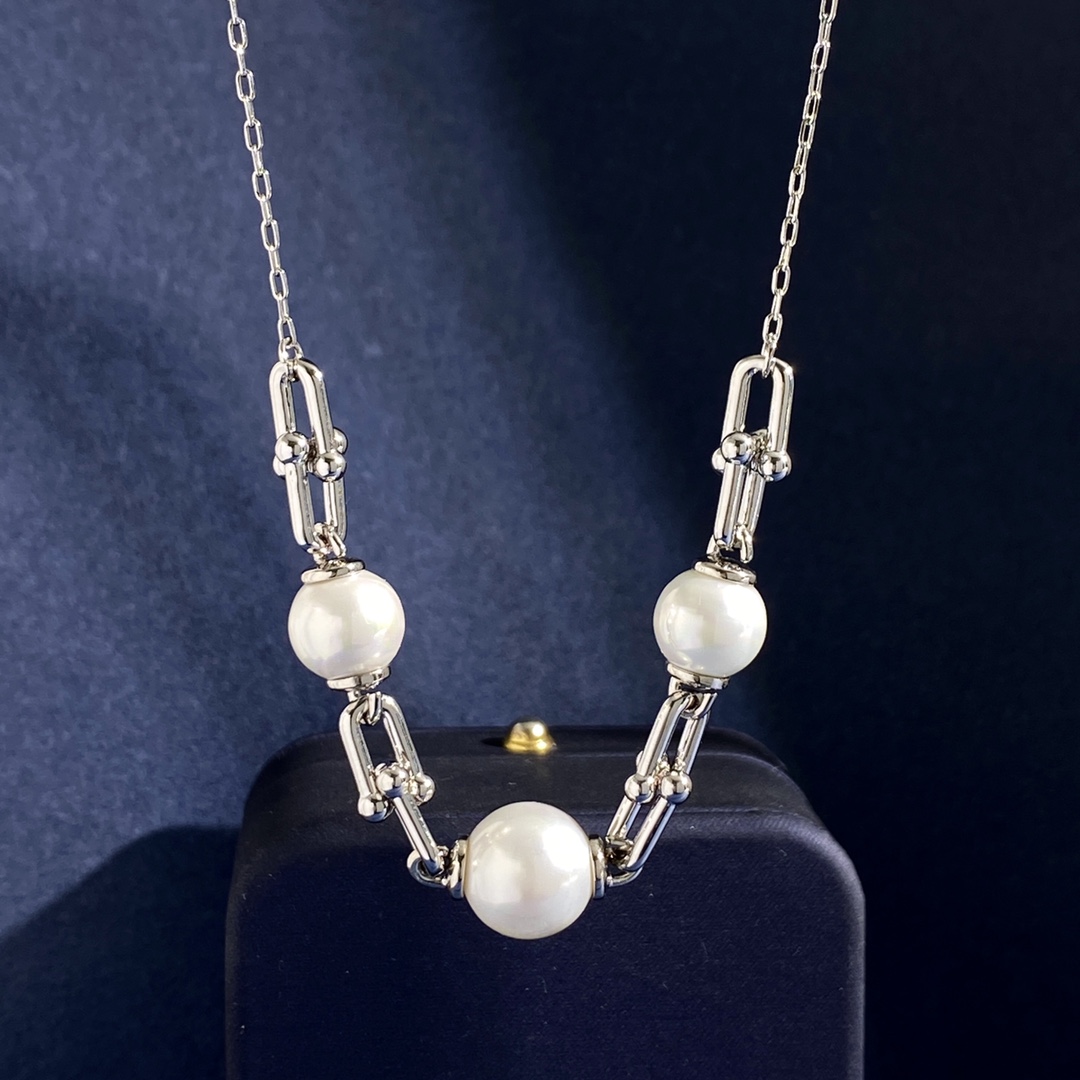 Tiffany HardWear Pearl Link Necklace necklace Gold-toned metal with white freshwater pearls also available in silver-toned metal with white freshwater pearls 18 inches with 2 inch extender