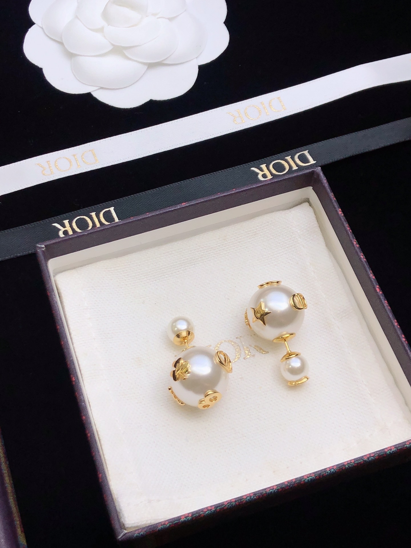 Dior Dior Tribales CD earrings gold-tone metal white pearl 1 5cm drop length