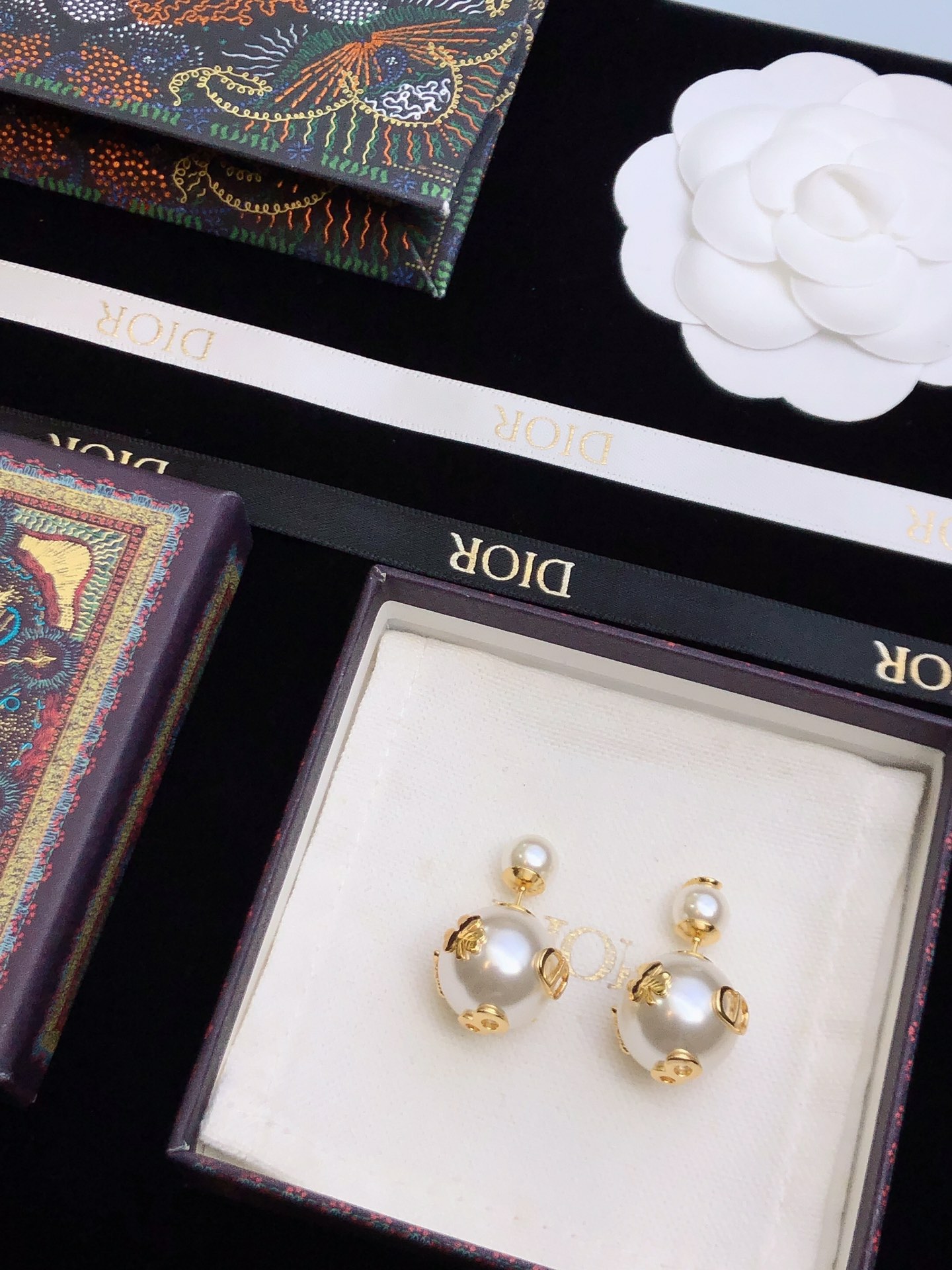 Dior Dior Tribales CD earrings gold-tone metal white pearl 1 5cm drop length