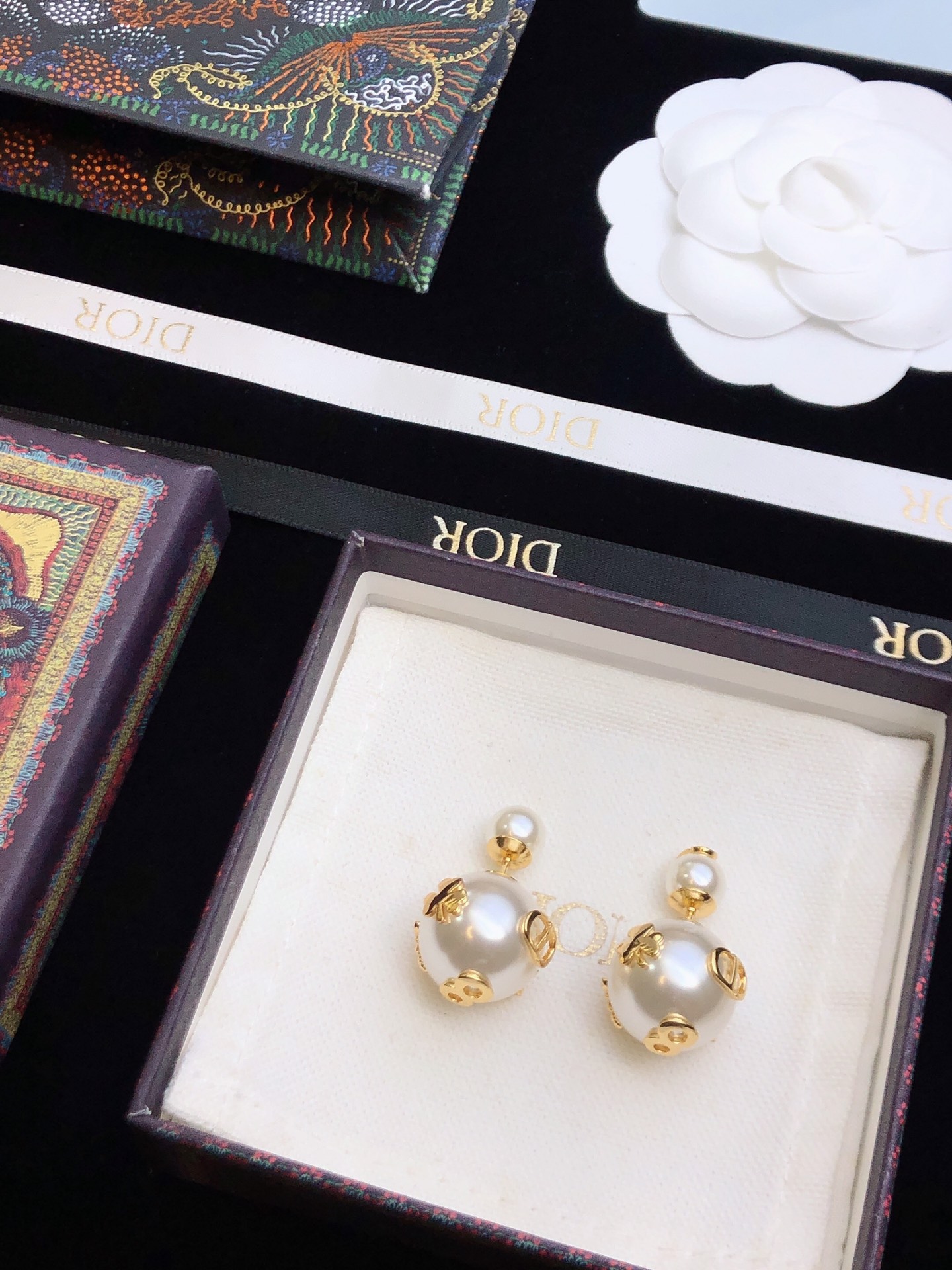 Dior Dior Tribales CD earrings gold-tone metal white pearl 1 5cm drop length
