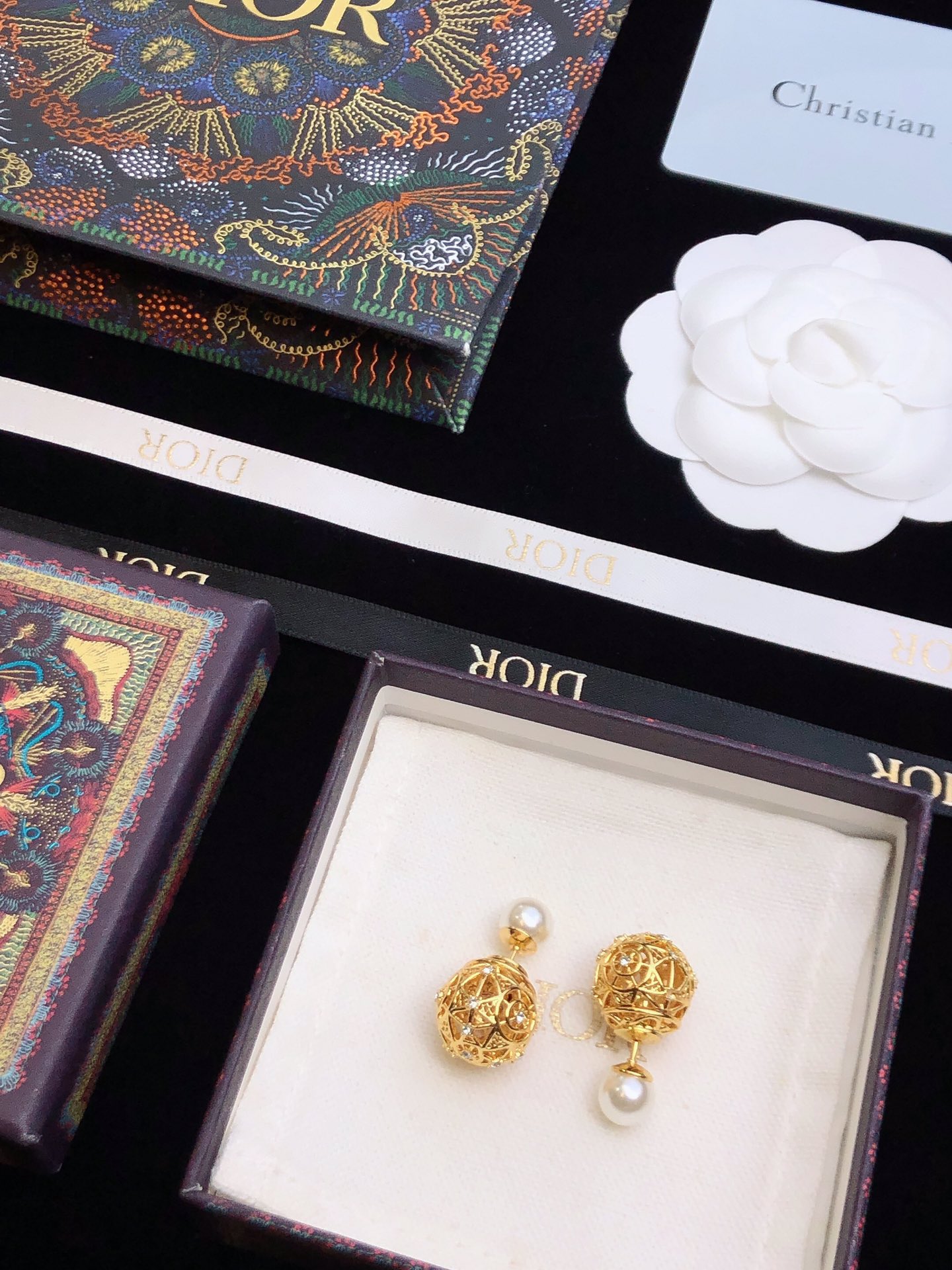 Dior Dior Tribales earrings Gold-tone metal with white resin pearls and clear crystal accents One Size
