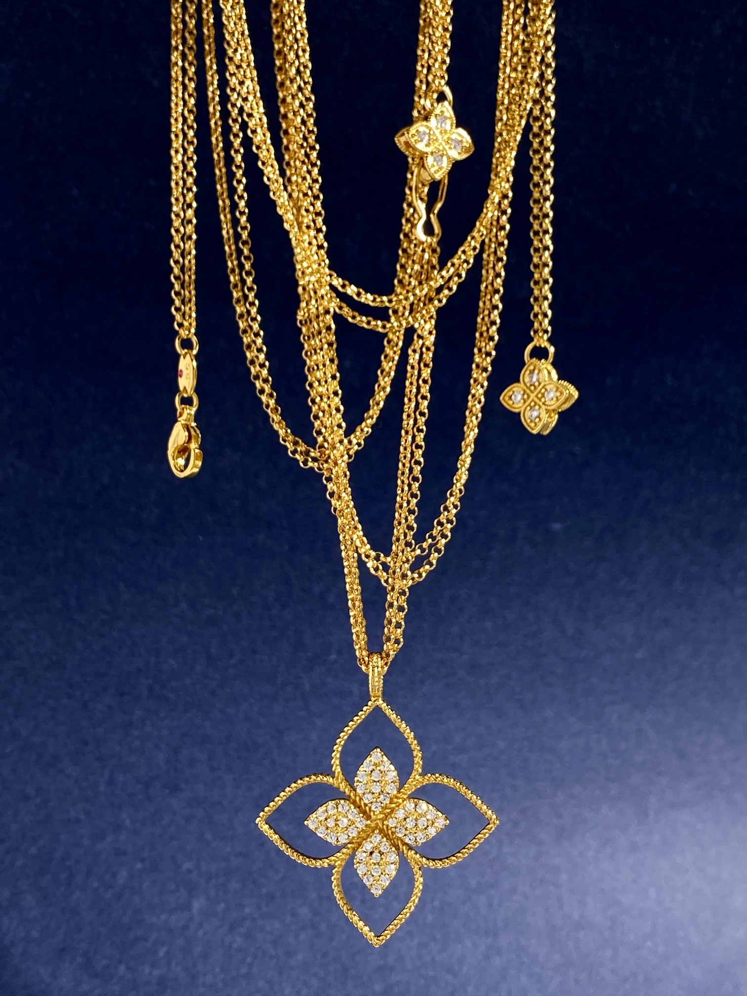 Roberto Coin Love in Verona necklace Yellow gold with diamond accents 18 inch