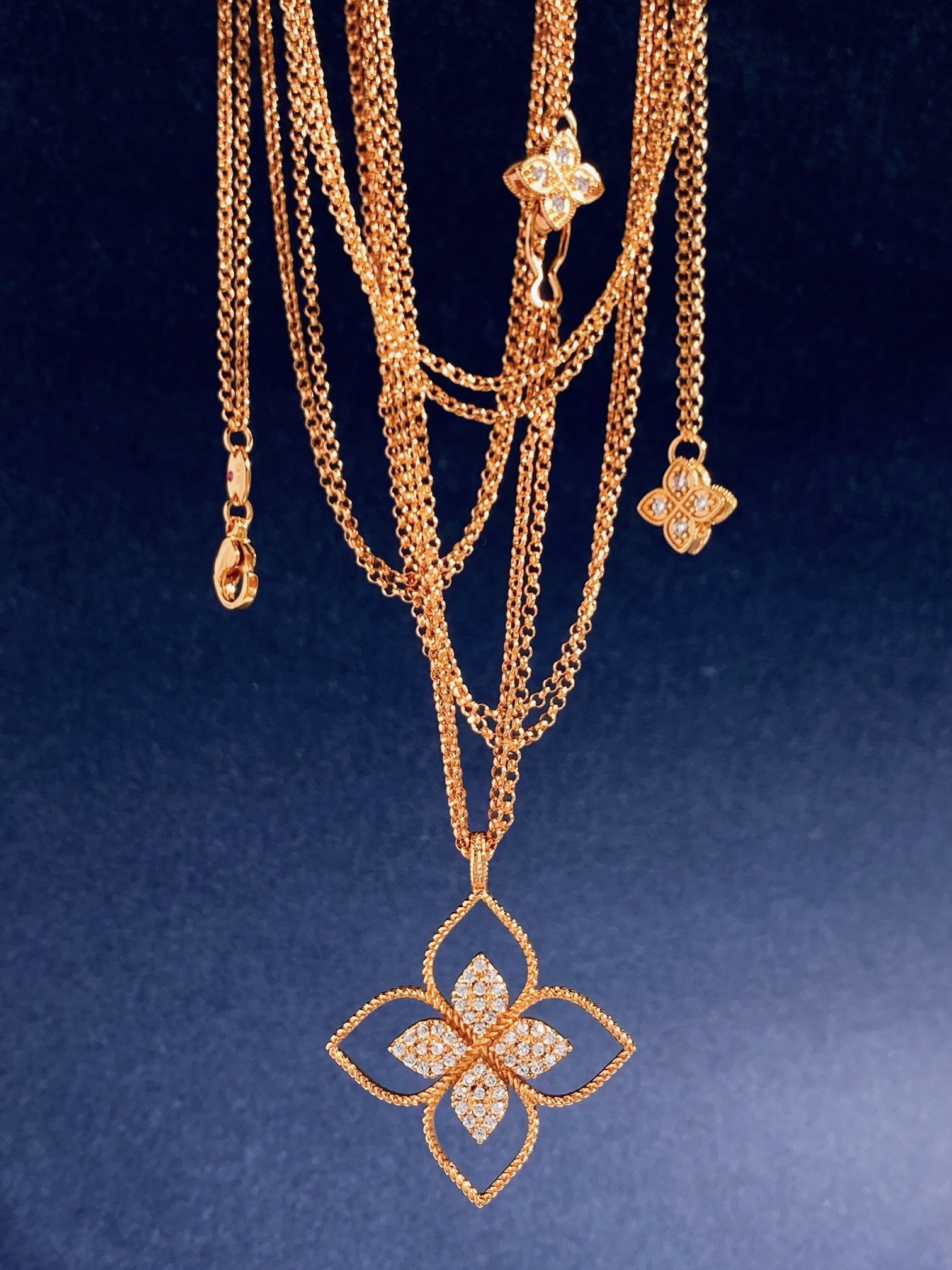 Roberto Coin Love in Verona necklace Yellow gold with diamond accents 18 inch