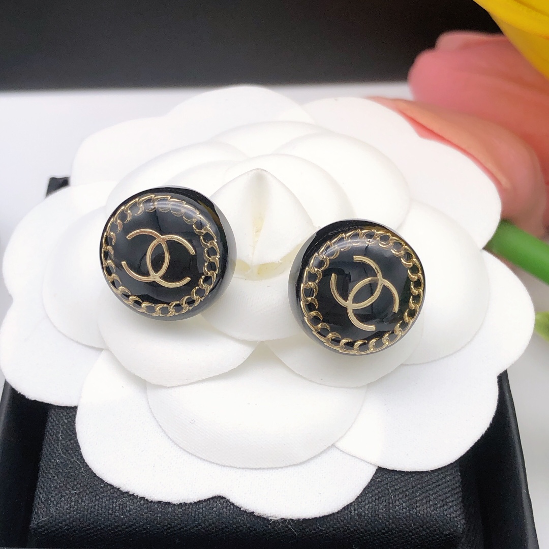 Chanel CC Logo Round Chain Border Stud Earrings earrings gold-tone metal with black resin 1 2cm diameter