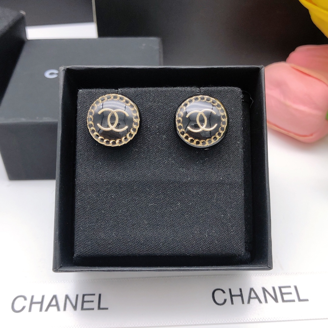 Chanel CC Logo Round Chain Border Stud Earrings earrings gold-tone metal with black resin 1 2cm diameter