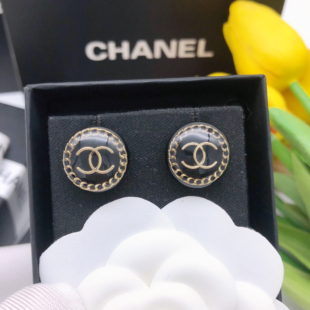 Chanel CC Logo Round Chain Border Stud Earrings earrings gold-tone metal with black resin 1 2cm diameter