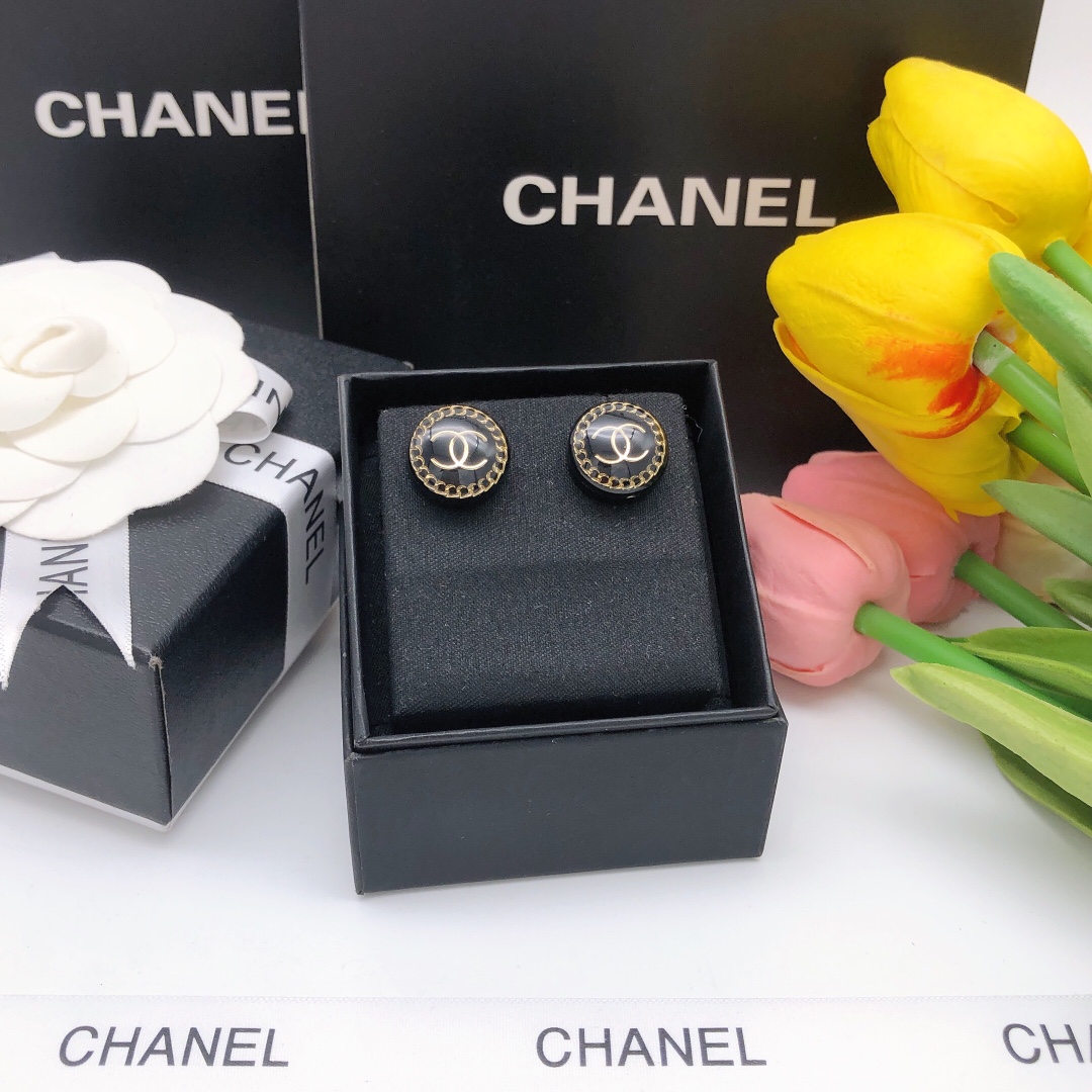 Chanel CC Logo Round Chain Border Stud Earrings earrings gold-tone metal with black resin 1 2cm diameter