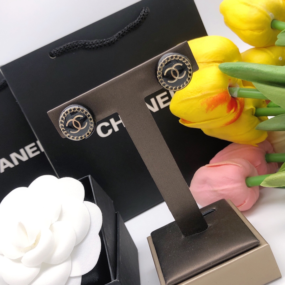 Chanel CC Logo Round Chain Border Stud Earrings earrings gold-tone metal with black resin 1 2cm diameter