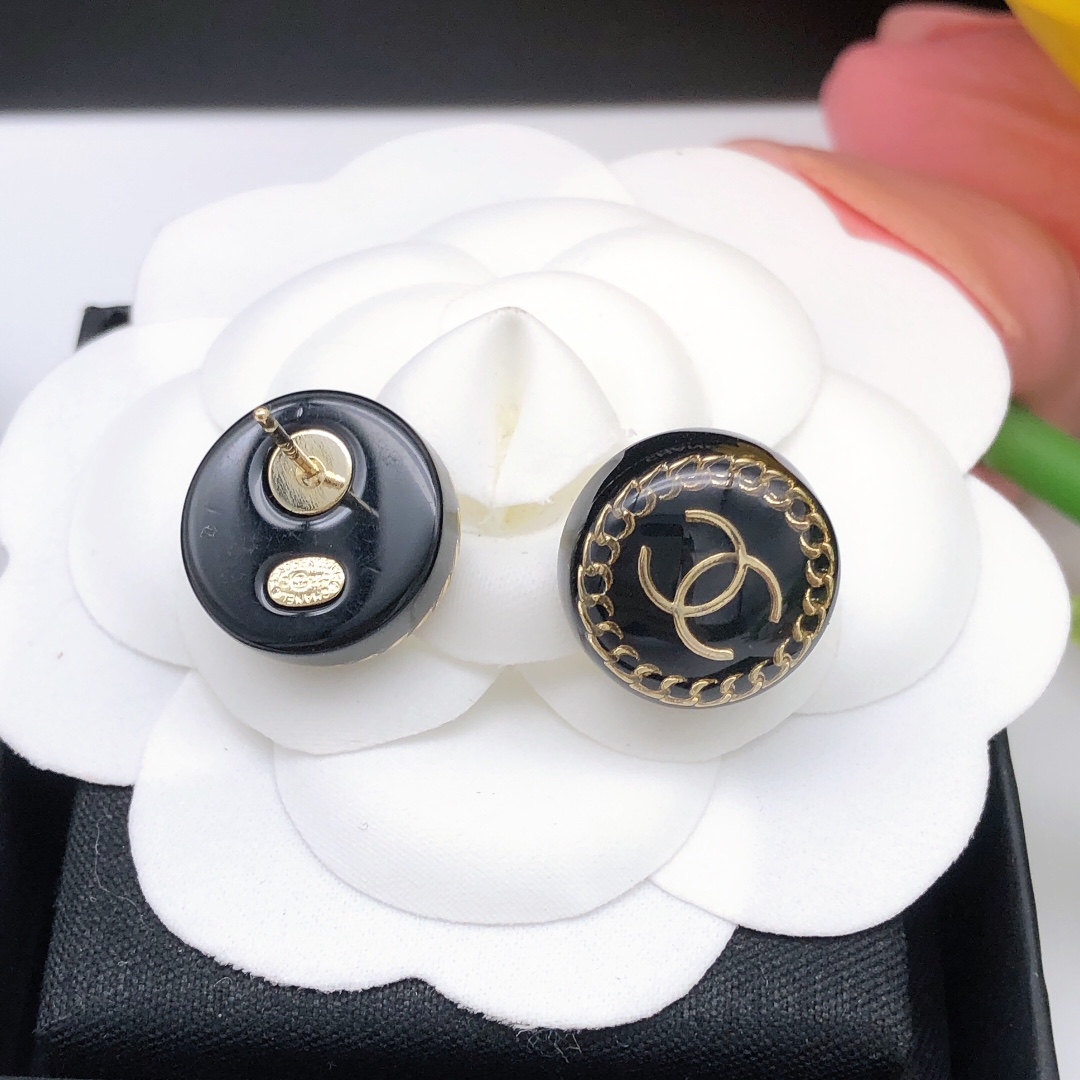 Chanel CC Logo Round Chain Border Stud Earrings earrings gold-tone metal with black resin 1 2cm diameter