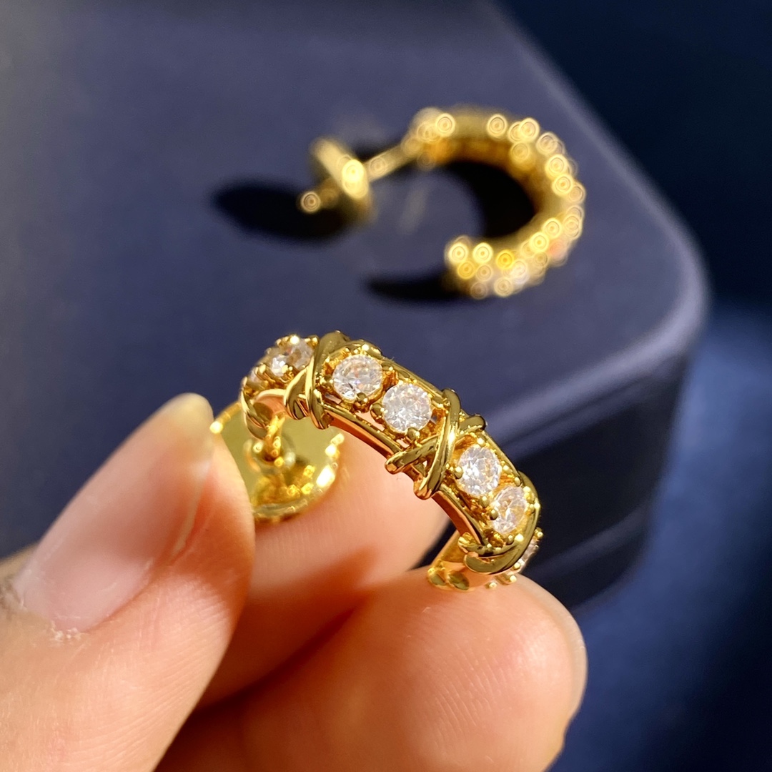 Tiffany Sixteen Stone X Hoop earrings yellow gold with clear round diamonds 15mm hoop diameter