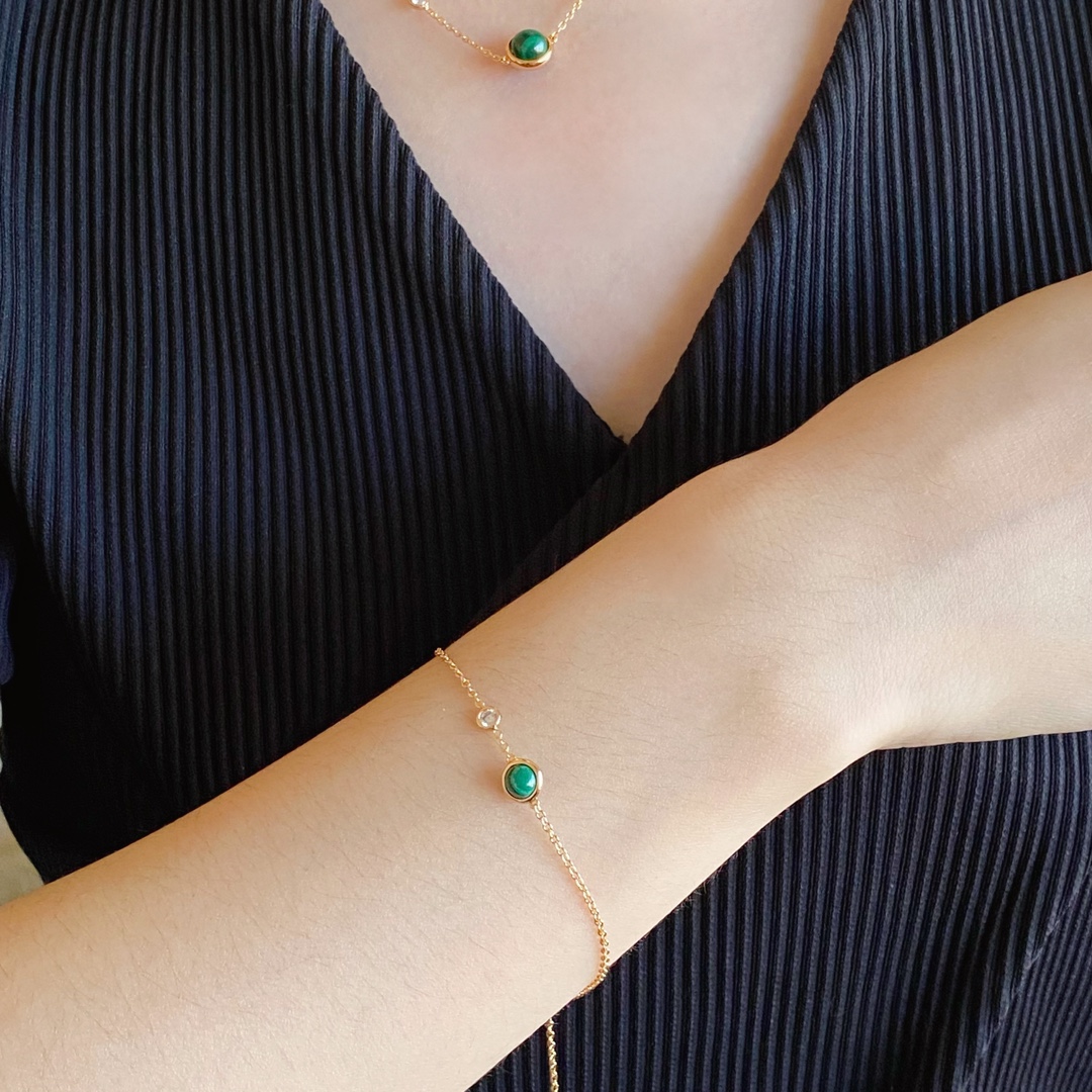 Piaget Possession bracelet Rose gold with clear diamond available with green malachite or red carnelian cabochon 18cm