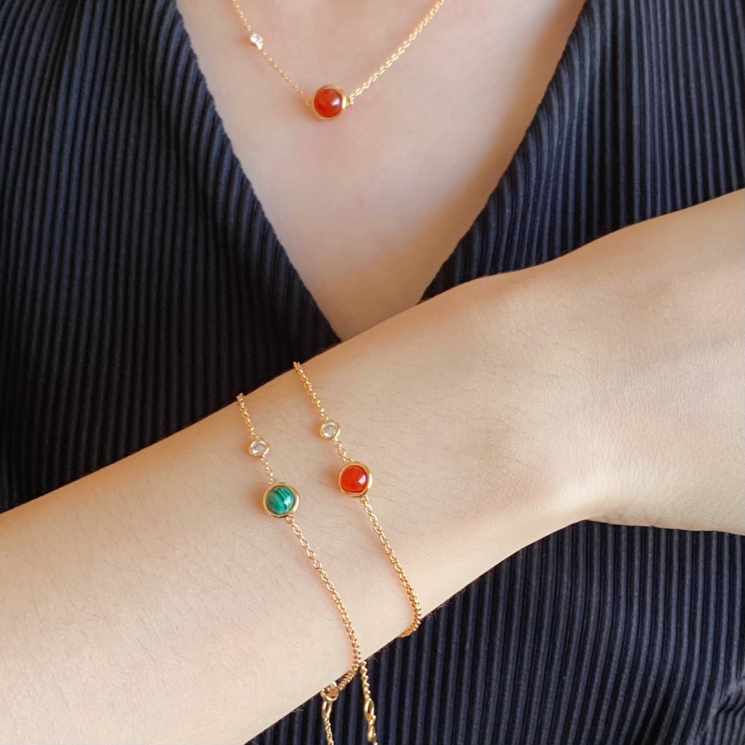 Piaget Possession bracelet Rose gold with clear diamond available with green malachite or red carnelian cabochon 18cm