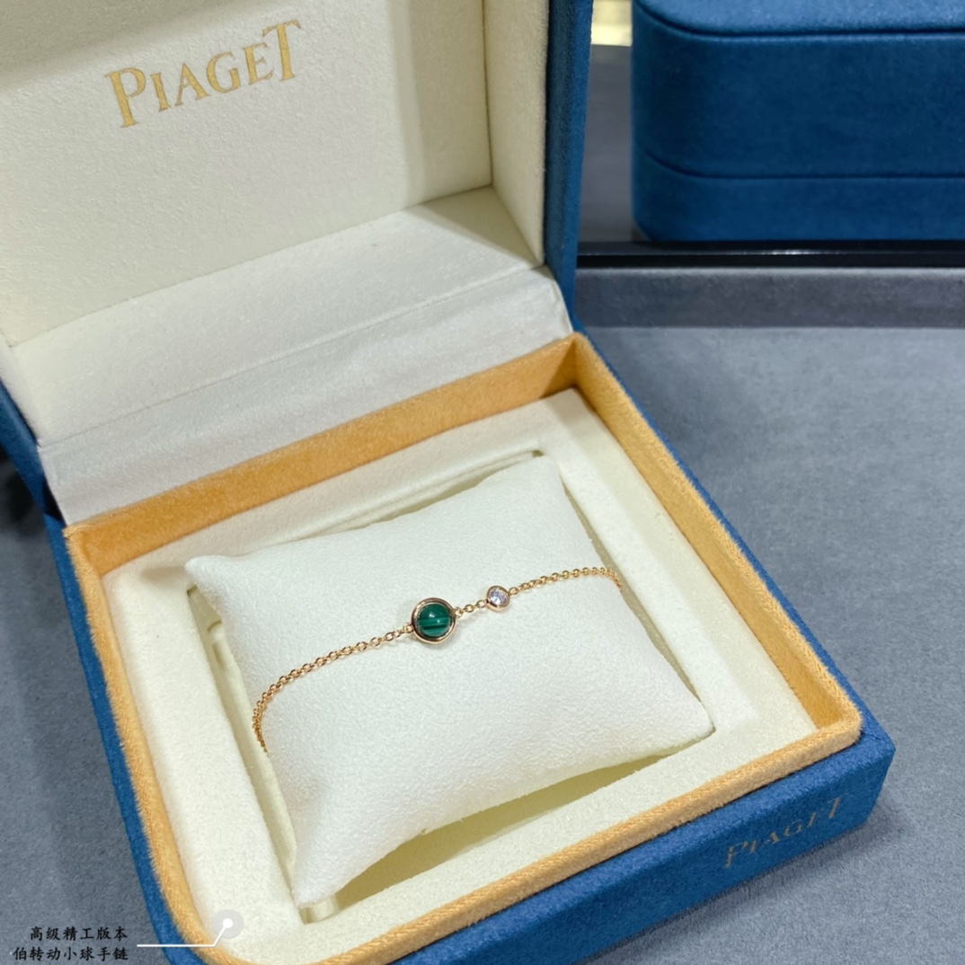 Piaget Possession bracelet Rose gold with clear diamond available with green malachite or red carnelian cabochon 18cm