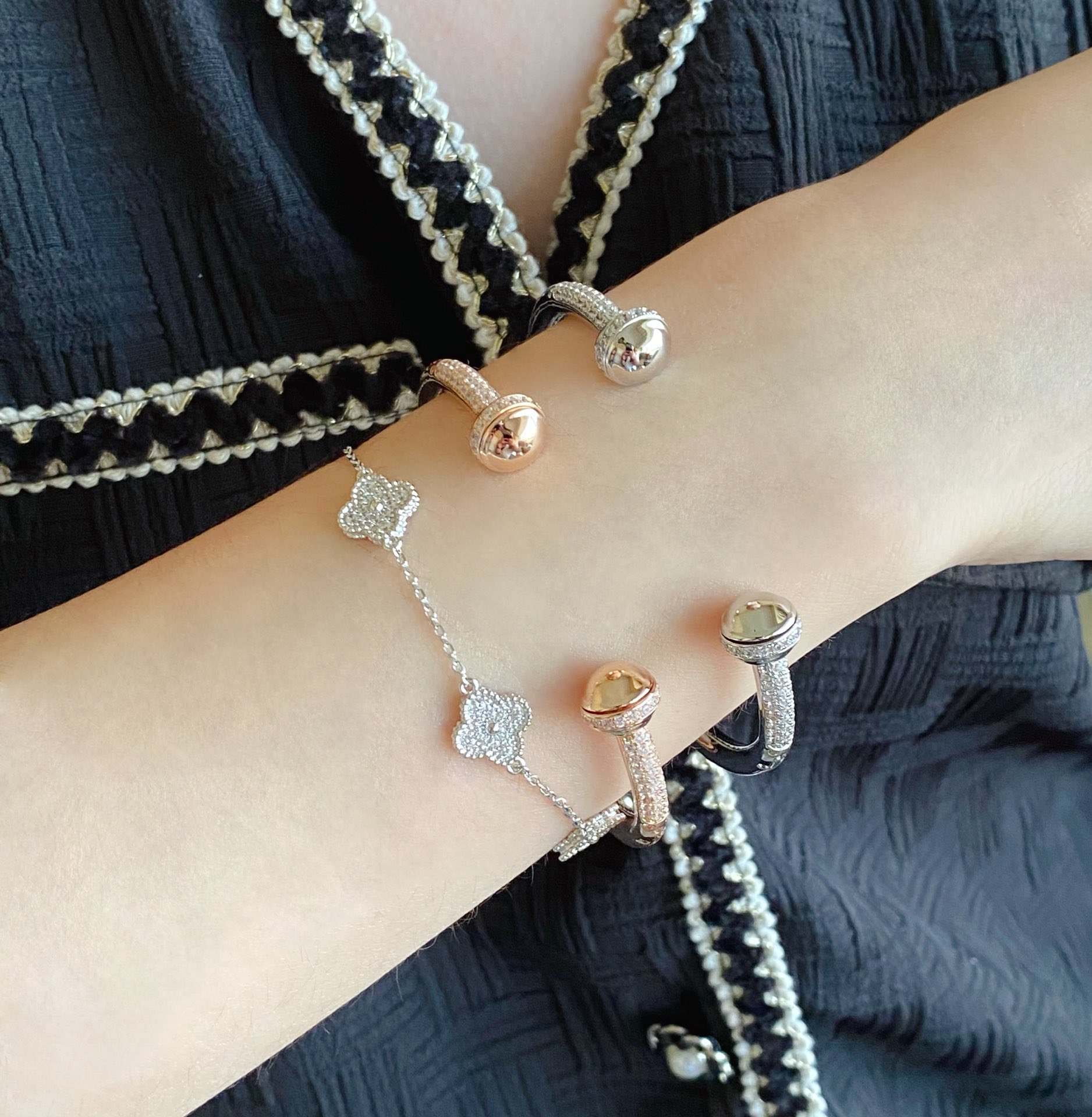 Piaget Possession bracelet Rose gold with clear diamond accents 17