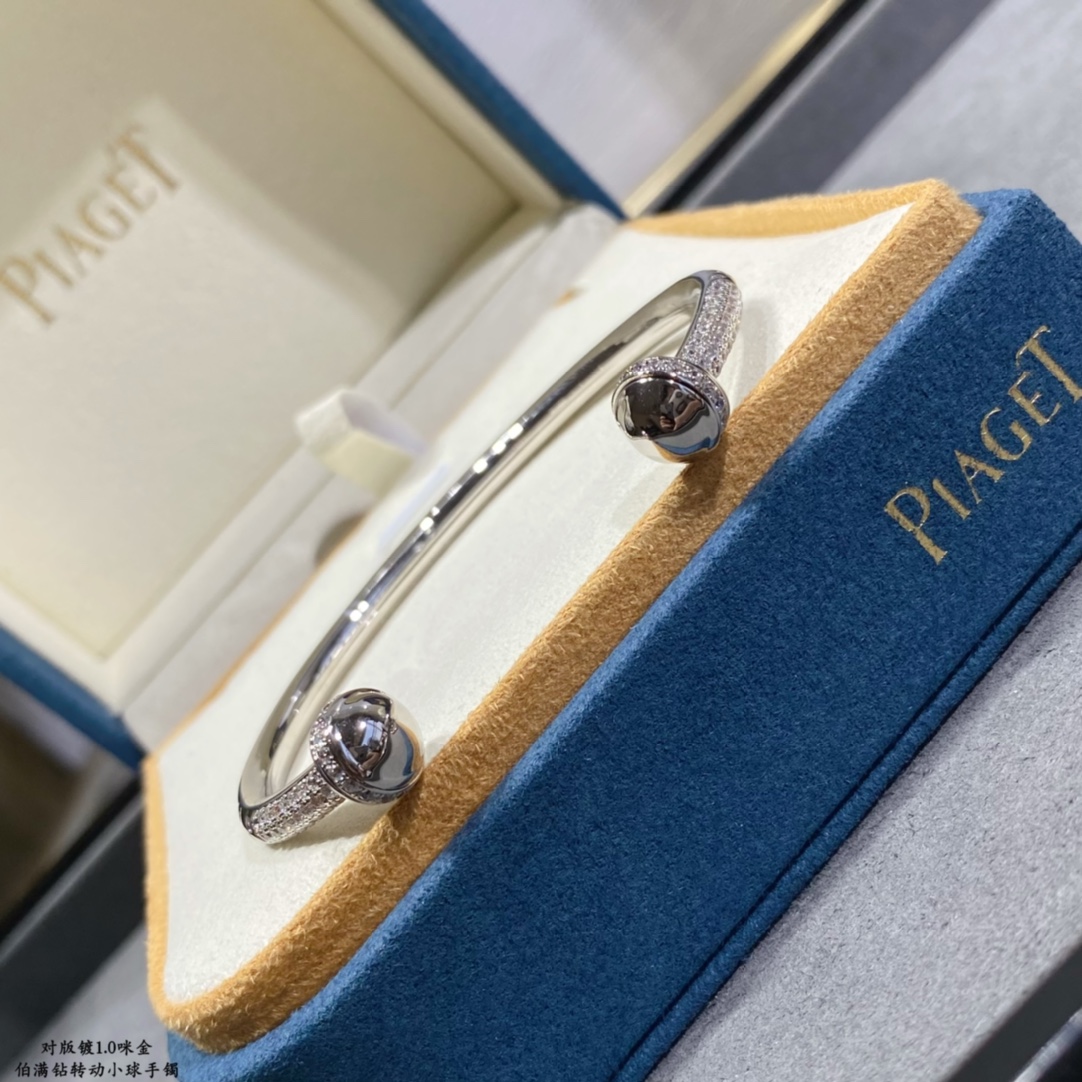 Piaget Possession bracelet Rose gold with clear diamond accents 17