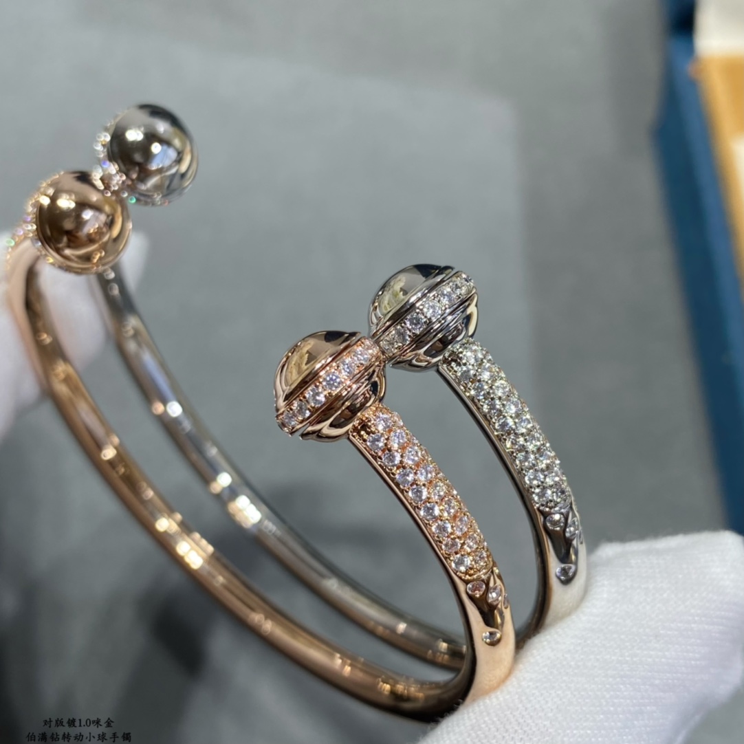 Piaget Possession bracelet Rose gold with clear diamond accents 17