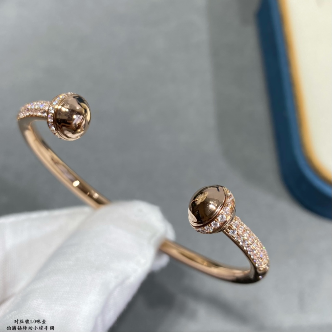 Piaget Possession bracelet Rose gold with clear diamond accents 17