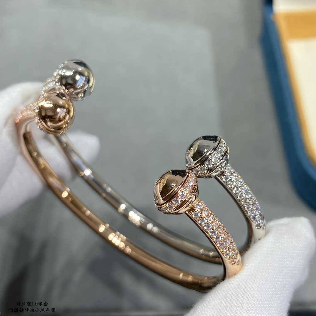 Piaget Possession bracelet Rose gold with clear diamond accents 17