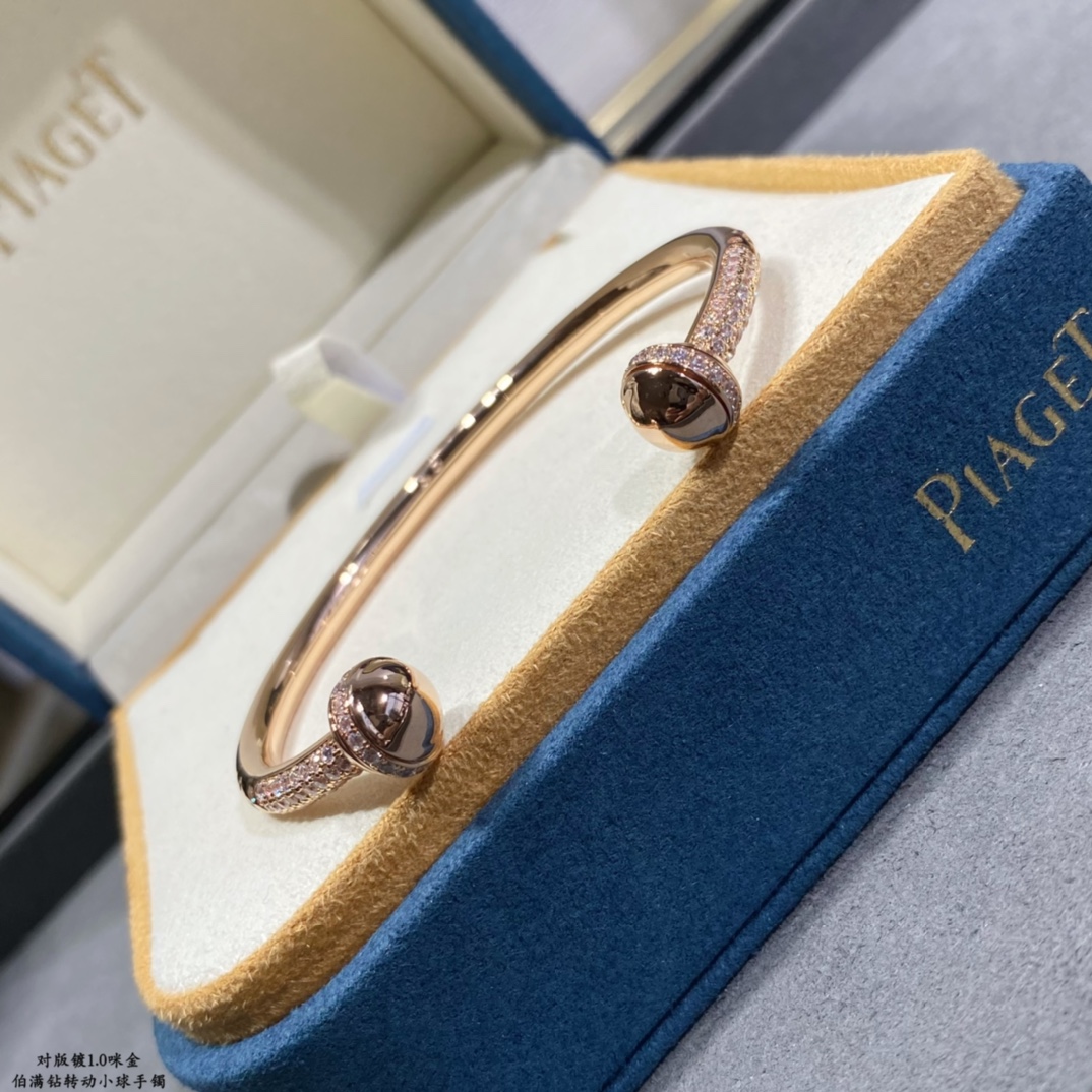 Piaget Possession bracelet Rose gold with clear diamond accents 17