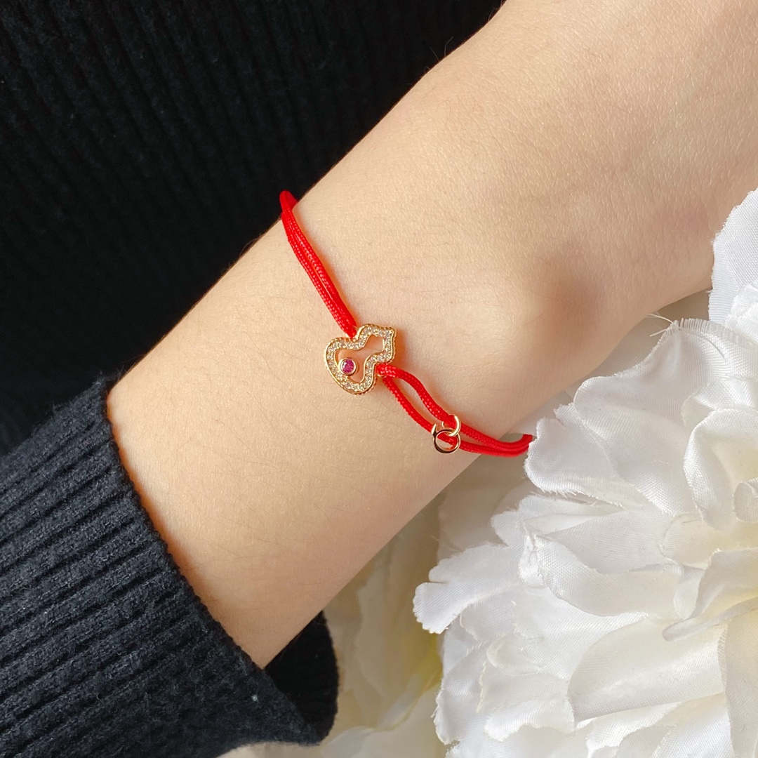Qeelin Wulu bracelet 18k rose gold red cord clear diamond pave ruby red center stone adjustable sliding knot fits 15-19cm wrist