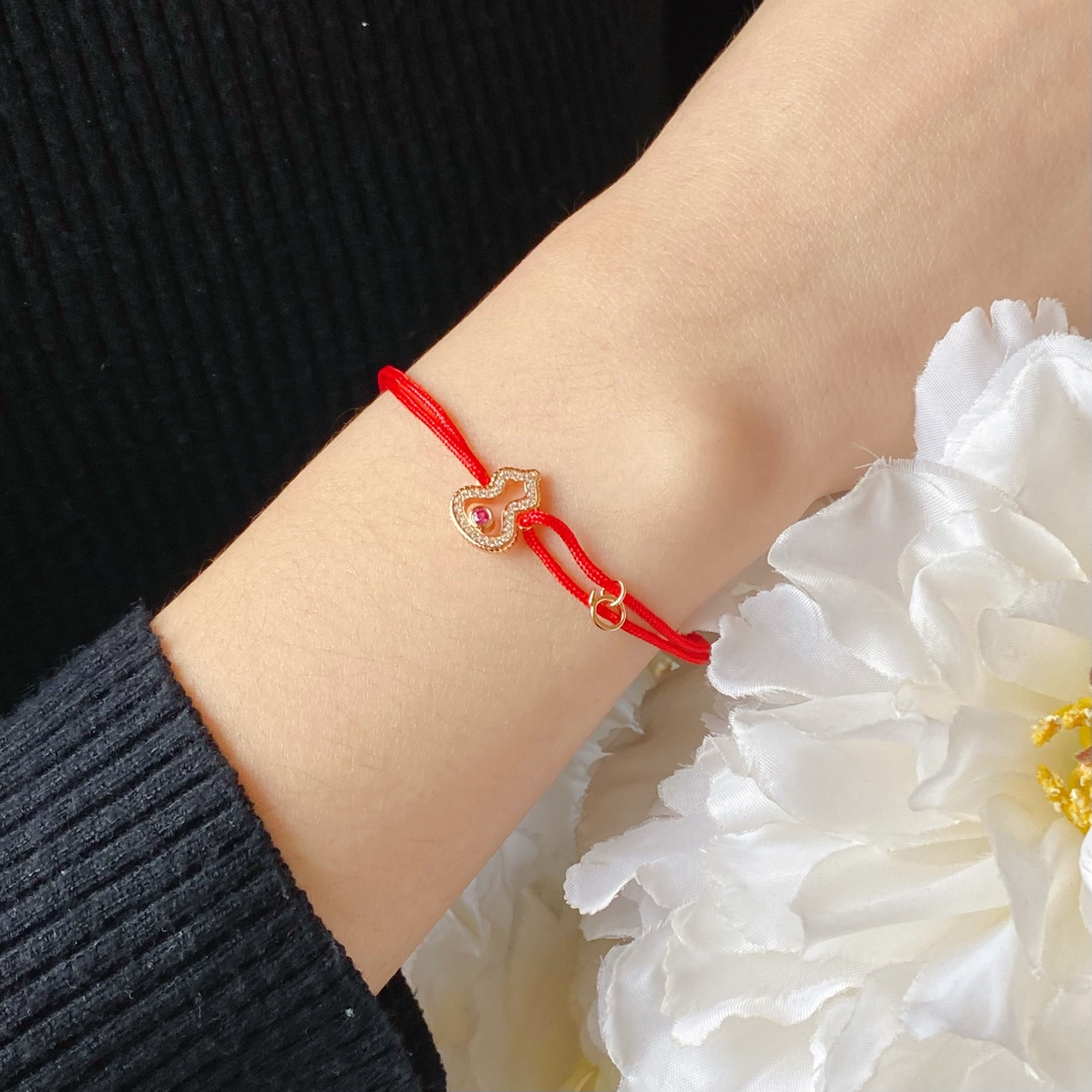 Qeelin Wulu bracelet 18k rose gold red cord clear diamond pave ruby red center stone adjustable sliding knot fits 15-19cm wrist
